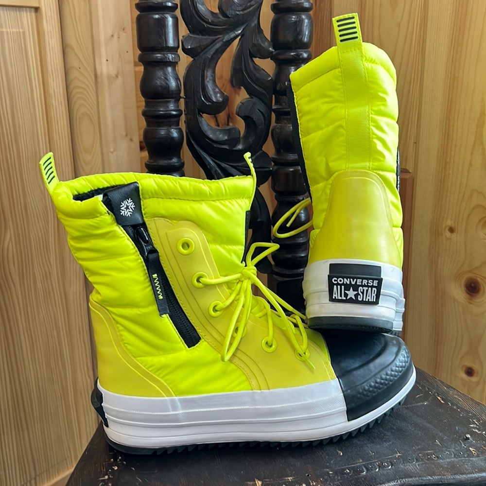 Womens converse boots size 9